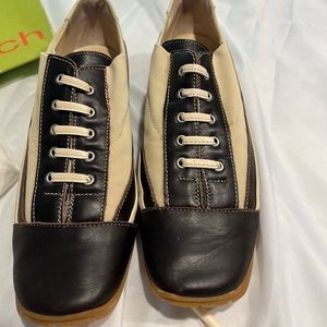 COPY - Classic Walter Genuin ladies golf shoes